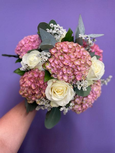 Hydrangea & Roses - simple and understated bouquet Order online for your next day flower delivery. Bishops Stortford