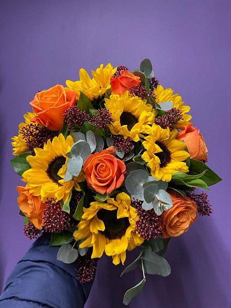 Your are my sunshine perfect combination to bring smile to your loved ones face. Order online for your next day flower delivery. Bishops Stortford